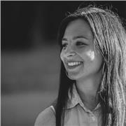 Laureata in economia impartisce lezioni a studenti universitari e non